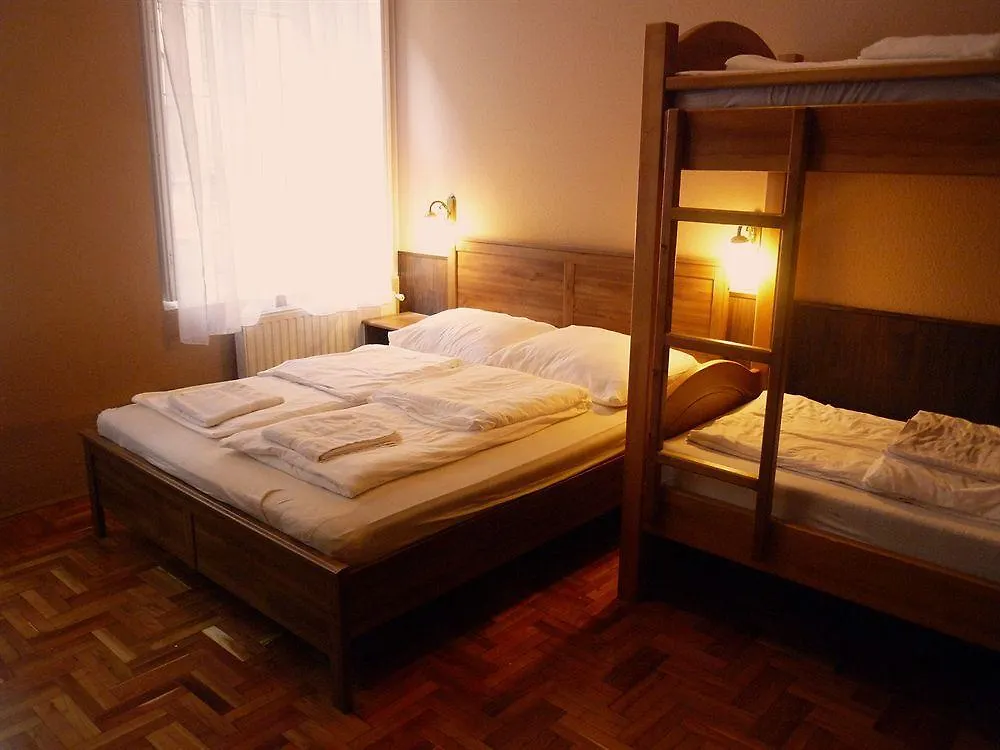 Corvin Point Rooms And Apartments Budapeşte