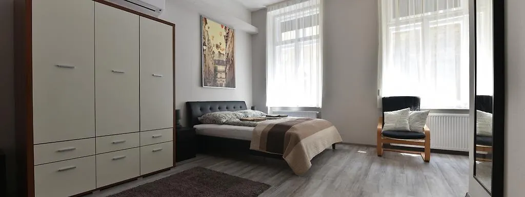 Konukevi Corvin Point Rooms And Apartments Budapeşte