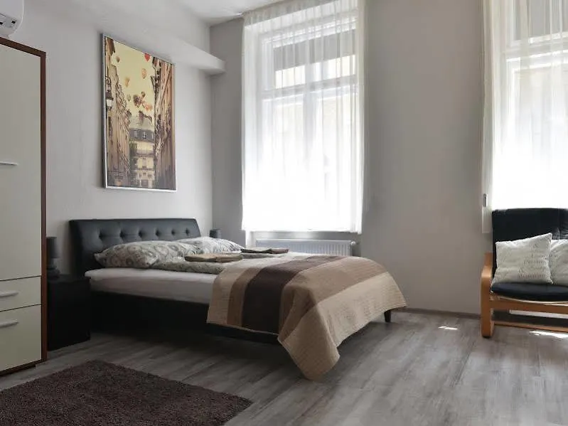 Corvin Point Rooms And Apartments Budapeşte Konukevi